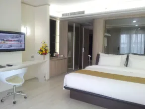 Pattaya Discovery Beach Hotel - Room