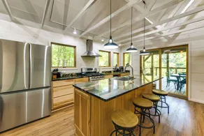 Stunning Culloden Cabin with Deck & Creek View! - Interiör