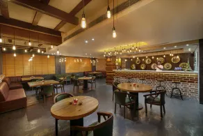 Bloom Boutique l Ranjit Avenue - Restaurant