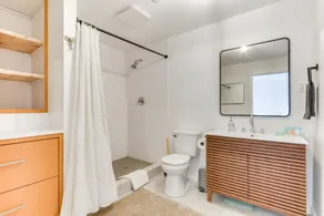 Pet-friendly Vancouver Retreat w/ Home Gym & Grill - Badrum