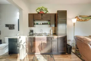 5 Mi to St Joseph River: Apartment w/ Fire Pit! - Interiör