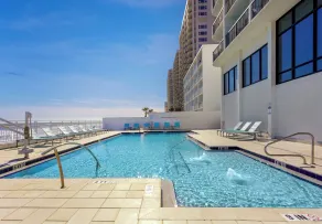 Holiday Inn Express & Suites Oceanfront Daytona Beach Shores by IHG - Piscine