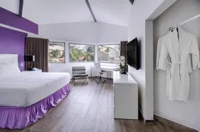 Commodore Suites, SureStay Collection by Best Western - Room