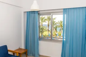 Helios Bay Hotel and Suites - Ausblick vom Zimmer