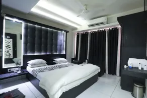 Hotel Paramount Inn - Room