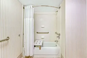 Baymont by Wyndham McDonough - Salle de bain
