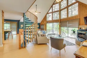 Riverfront Shelby Home w/ Private Boat Dock! - Innenbereich