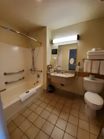 Country Inn & Suites by Radisson, Bend, OR - Salle de bain