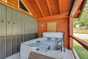 Mammoth Cave Retreat w/ Hot Tub & Game Loft - Innvendig