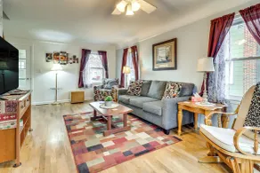 Walk to Adrian College: Family Home in Michigan - Interiör