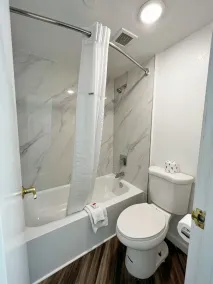 La Quinta Inn by Wyndham Sacramento North - Salle de bain