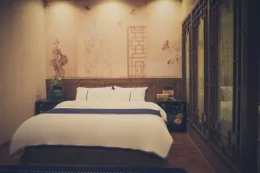 QingXi Zen Courtyard Retreat --A peaceful sanctuary blending historic charm with Zen aesthetics in the heart of the Fenghuang ancient town - Camera
