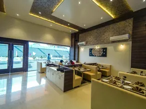 Rudra Shelter International - Restaurant