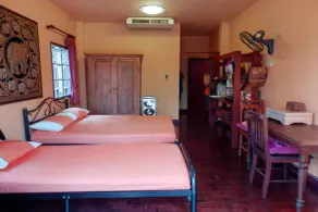 Golden Teak Home Resort - Rom
