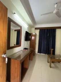Hotel YSM Grand - Habitación