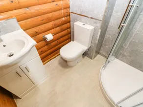 Alwinton Lodge - Bathroom