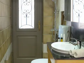 "sifakis Gorgeous Stone House" - Bad