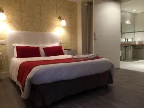 Hôtel Le Dauphin Puteaux - Vue de la chambre