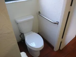 Palm Breeze Hotel - Bathroom