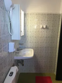 Spiros Rooms - Bad