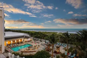 Hilton Garden Inn Cocoa Beach Oceanfront - Pool