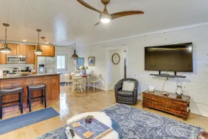 Walk to Marina & Beach: Charming Home in Hardin - Interiör