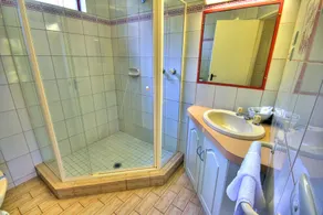 Lorne Coachman Inn - Bathroom