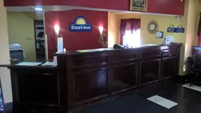 Days Inn & Suites by Wyndham Hutchinson - Réception
