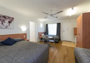 Riviera on Ruthven - Room