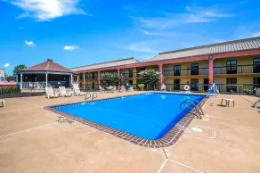 Quality Inn Fredericksburg-Central Park Area - Piscine