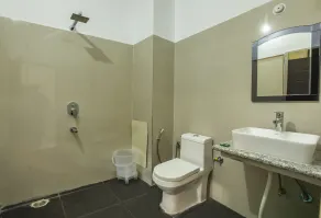 Hotel Tapovan Cottage - Bathroom