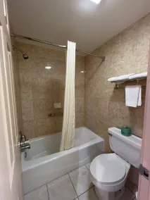 Executive Inn & Suites Near Lackland AFB - Bathroom