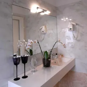 Hotel Touring - Bathroom