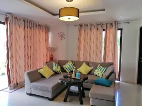 Casa Herminia Baler - Inngangsparti