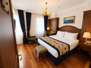 GLK PREMIER The Home Suites & Spa - Room