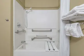 Microtel Inn & Suites by Wyndham West Chester - Salle de bain