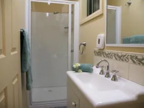 Hamilton Caravan Park - Bathroom