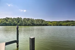 Lakefront Jacksons' Gap Home w/ Deck, Dock & Views - Innvendig