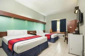 Microtel by Wyndham Eagle Ridge - Room