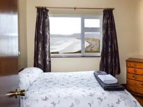 Rossbeigh Beach Cottage No 4 - Room
