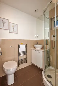 Lakehurst Park - Bathroom