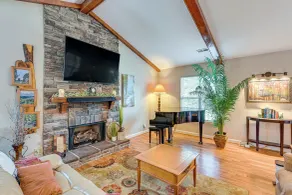 Wine & BBQ Trail Fun: Home w/ Hot Tub in Lexington - Interiør
