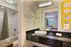 Motel 6 Austin, TX - Central Downtown UT - Bagno