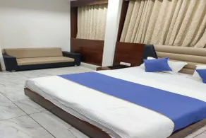 Hotel R R One - Room