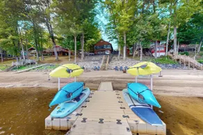 2 BR Lakefront House w/ Hot Tub in ADK Park - Interiör