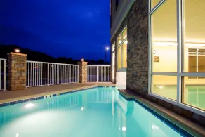 Holiday Inn Express & Suites Asheville Downtown by IHG - Piscine