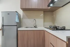 Strategic and Nice Studio at Daan Mogot City Apartment By Travelio - Cocina privada
