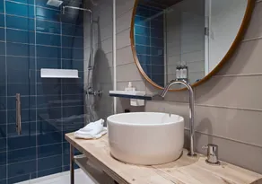 250 Main Hotel - Bathroom