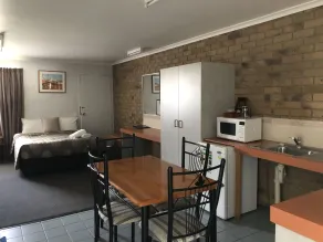 True Blue Motor Inn - Room