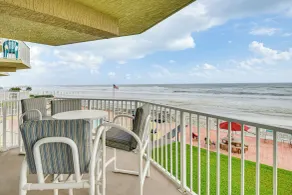 Pool, Balcony & More! Oceanfront Shores Club Condo - Interiør